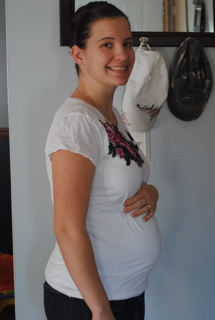 18 weeks pregnant. Pregnancy week weeks the baby